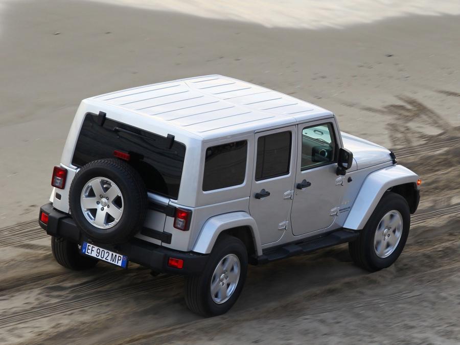  Jeep Wrangler Sahara Unlimited 2011 года  (EU) (фото 9 из 30)